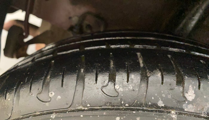 2015 Hyundai Grand i10 MAGNA 1.2 KAPPA VTVT, Petrol, Manual, 29,996 km, Right Rear Tyre Tread