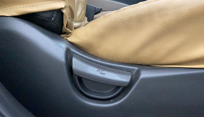 2015 Hyundai Grand i10 MAGNA 1.2 KAPPA VTVT, Petrol, Manual, 29,996 km, Driver Side Adjustment Panel