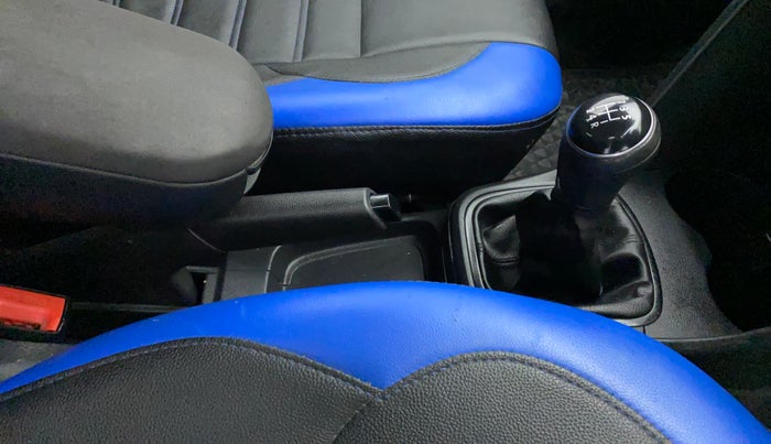 2020 Volkswagen Polo TRENDLINE 1.0L, Petrol, Manual, 52,748 km, Gear Lever