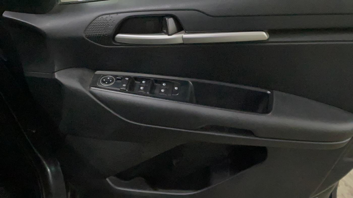 2024 KIA SONET HTK (O) 1.2 Petrol MT, Petrol, Manual, 11,521 km, Driver Side Door Panels Control