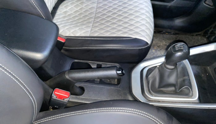 2024 KIA SONET HTK (O) 1.2 Petrol MT, Petrol, Manual, 11,521 km, Gear Lever