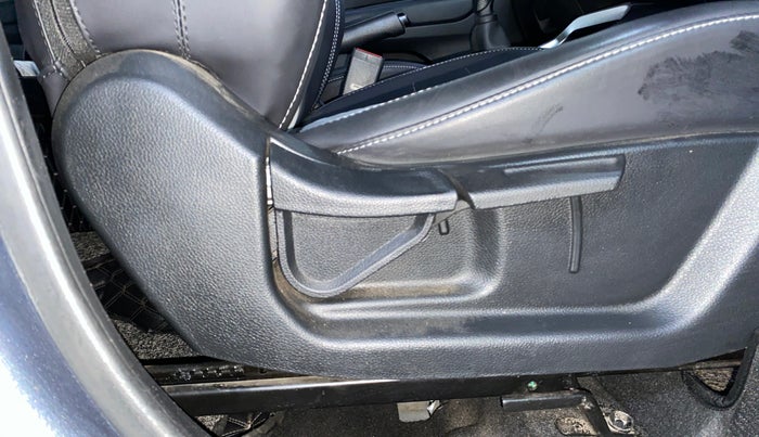 2024 KIA SONET HTK (O) 1.2 Petrol MT, Petrol, Manual, 11,521 km, Driver Side Adjustment Panel