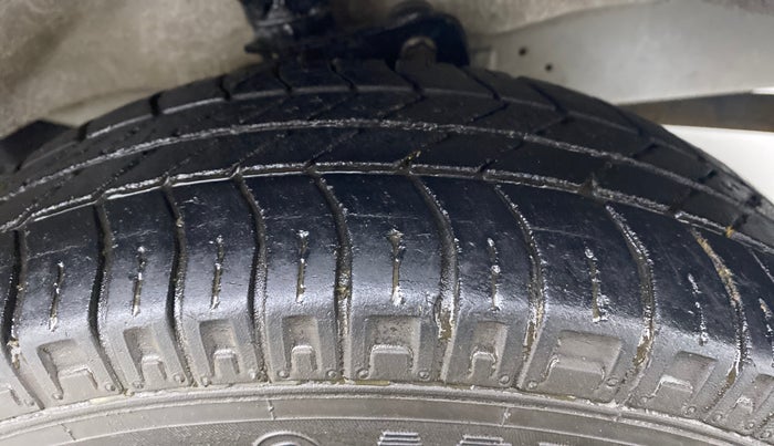 2017 Maruti Eeco 5 STR WITH AC PLUSHTR, Petrol, Manual, 33,740 km, Right Front Tyre Tread