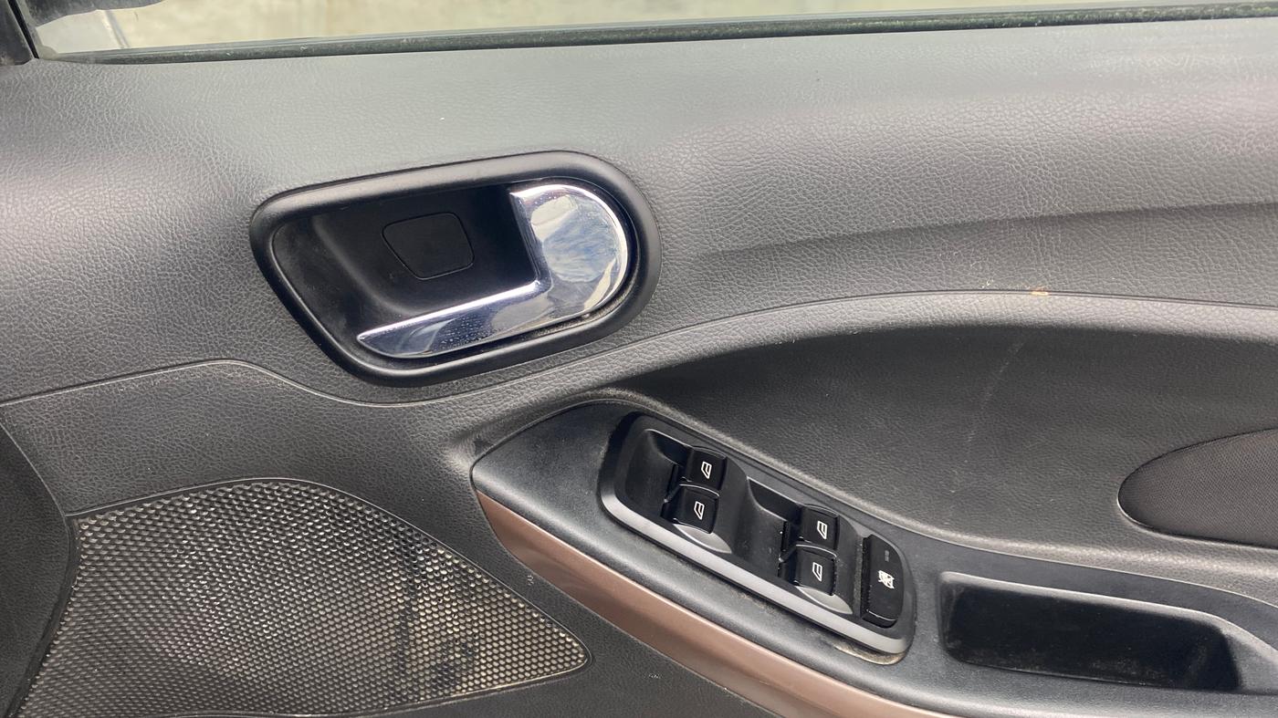 2019 Ford FREESTYLE TITANIUM 1.2 PETROL, Petrol, Manual, 69,447 km, Driver Side Door Panels Control