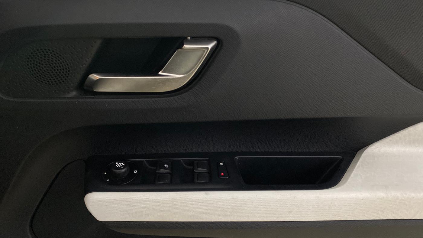 2021 Tata PUNCH CREATIVE AMT 1.2 RTN DUAL TONE, Petrol, Automatic, 31,423 km, Driver Side Door Panels Control
