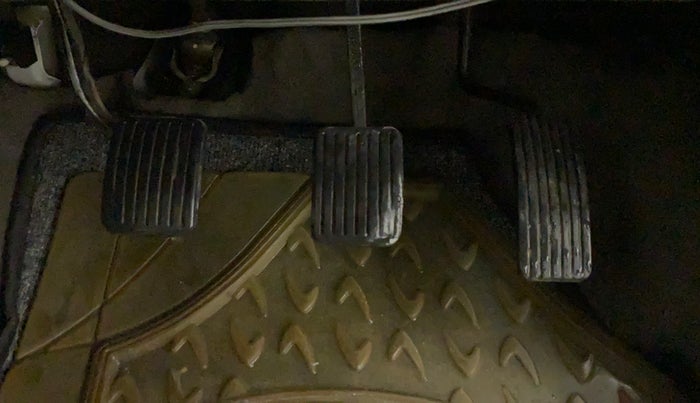 2013 Hyundai i10 MAGNA 1.1, CNG, Manual, 64,200 km, Pedals