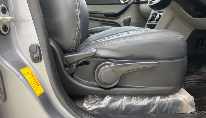 2019 Tata Tiago XZ PLUS PETROL, Petrol, Manual, 24,027 km, Driver Side Adjustment Panel