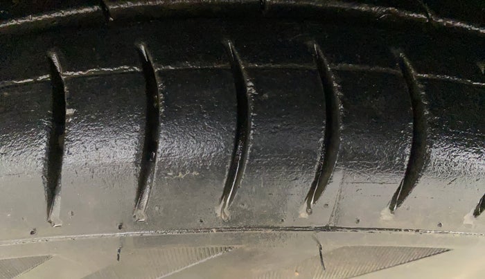 2013 Hyundai Eon ERA +, Petrol, Manual, 87,265 km, Left Front Tyre Tread