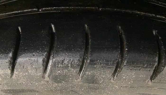 2013 Hyundai Eon ERA +, Petrol, Manual, 87,265 km, Right Front Tyre Tread