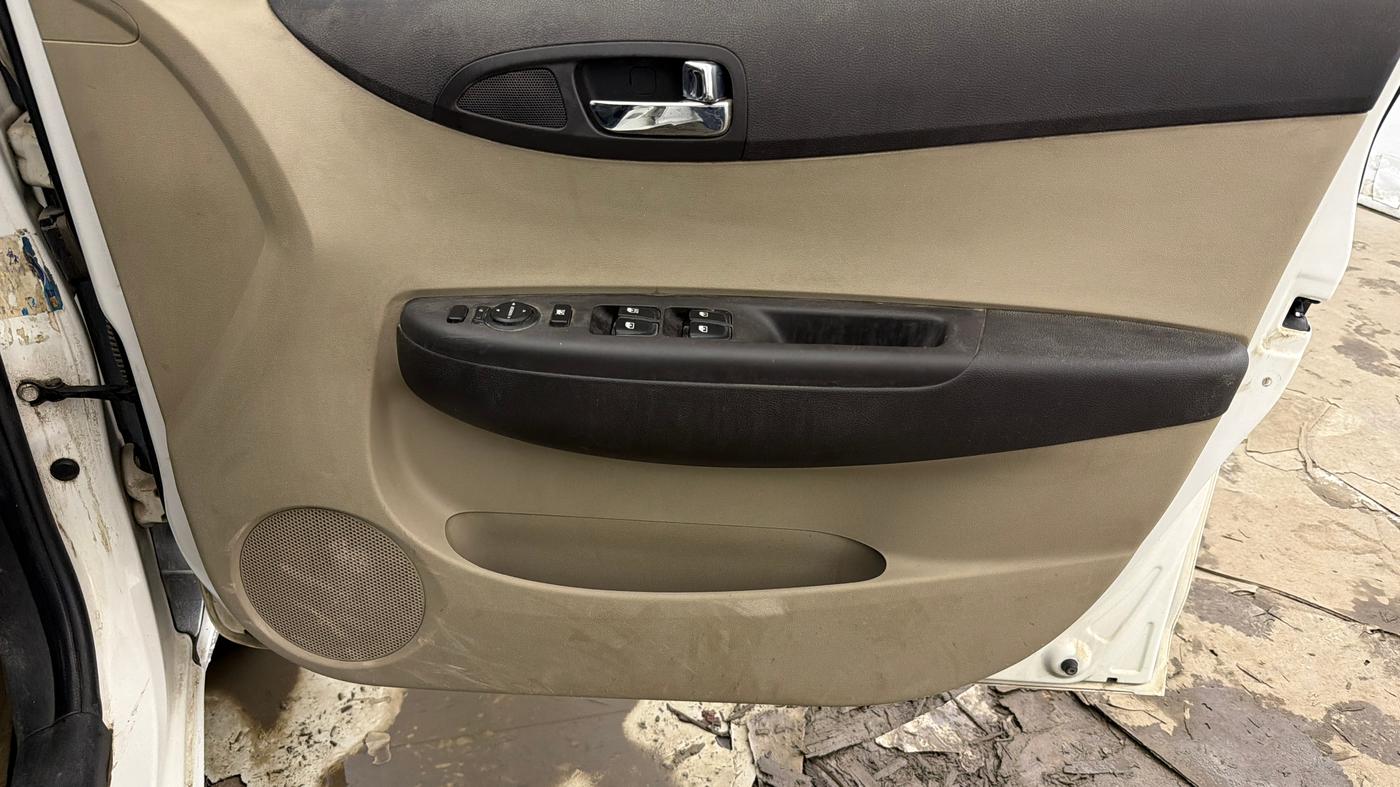 2012 Hyundai i20 MAGNA (O) 1.2, Petrol, Manual, 99,074 km, Driver Side Door Panels Control