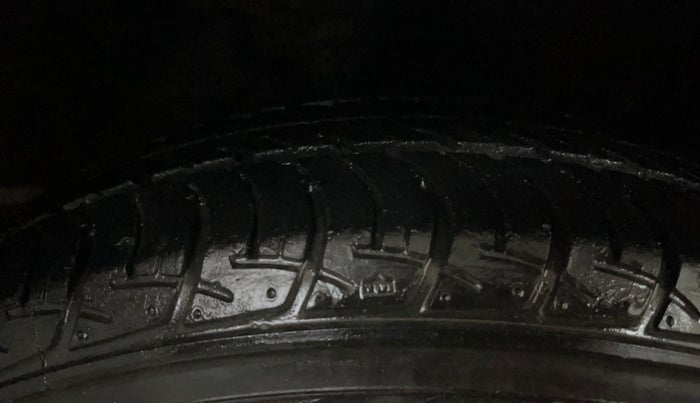 2015 Maruti Celerio VXI AMT, Petrol, Automatic, 37,599 km, Right Front Tyre Tread