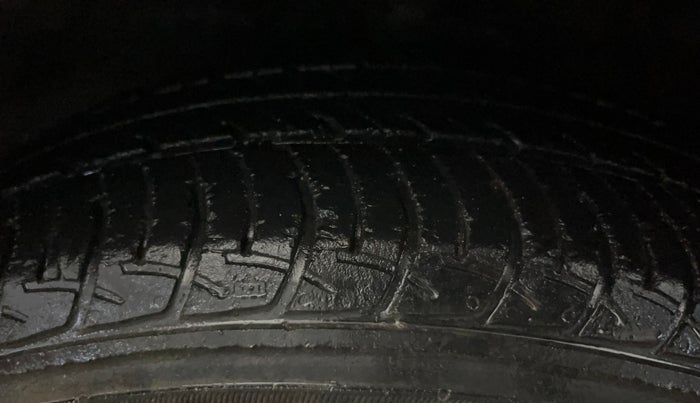 2015 Maruti Celerio VXI AMT, Petrol, Automatic, 37,599 km, Left Front Tyre Tread