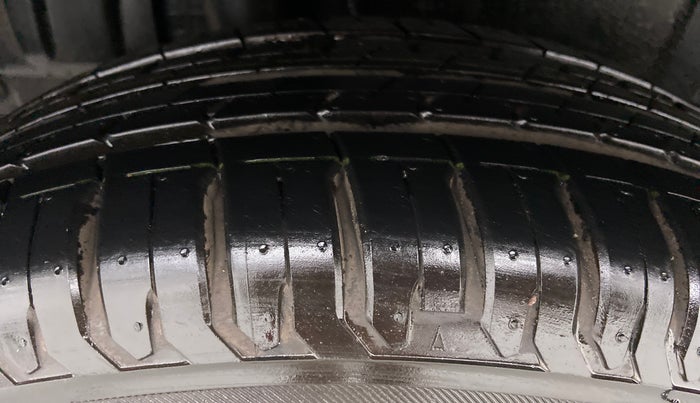 2021 Maruti Ertiga ZXI Plus SHVS, Petrol, Manual, 659 km, Right Rear Tyre Tread