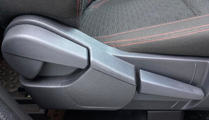 2022 Renault Kiger RXZ CVT 1.0 TURBO DUAL TONE, Petrol, Automatic, 4,371 km, Driver Side Adjustment Panel