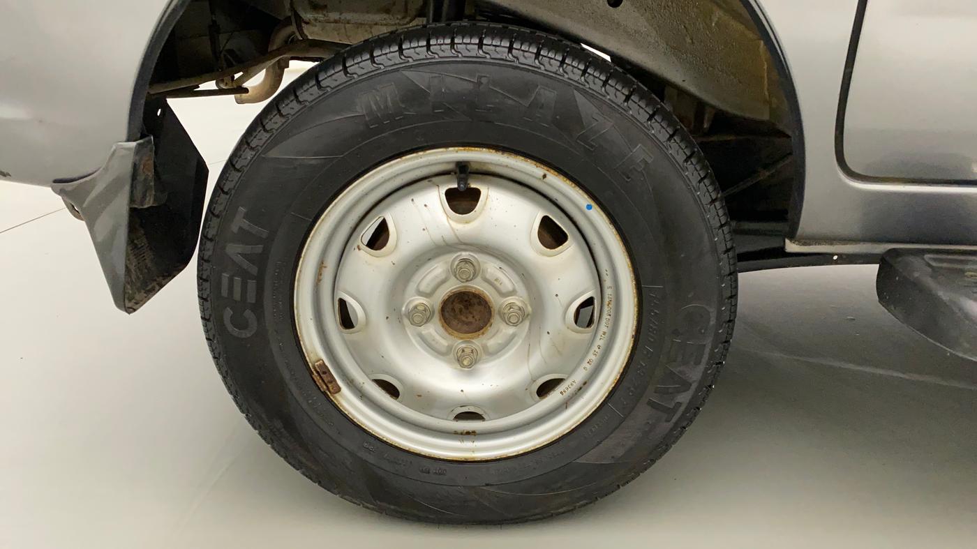 2015 Maruti Eeco 7 STR, Petrol, Manual, 14,204 km, Right Rear Wheel