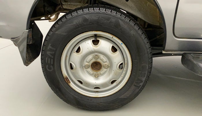 2015 Maruti Eeco 7 STR, Petrol, Manual, 14,204 km, Right Rear Wheel