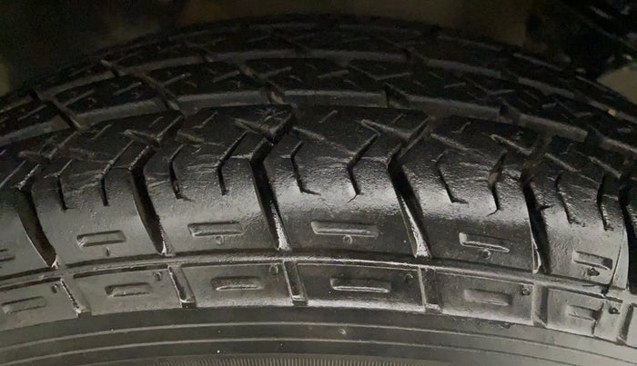 2015 Maruti Eeco 7 STR, Petrol, Manual, 14,204 km, Right Rear Tyre Tread