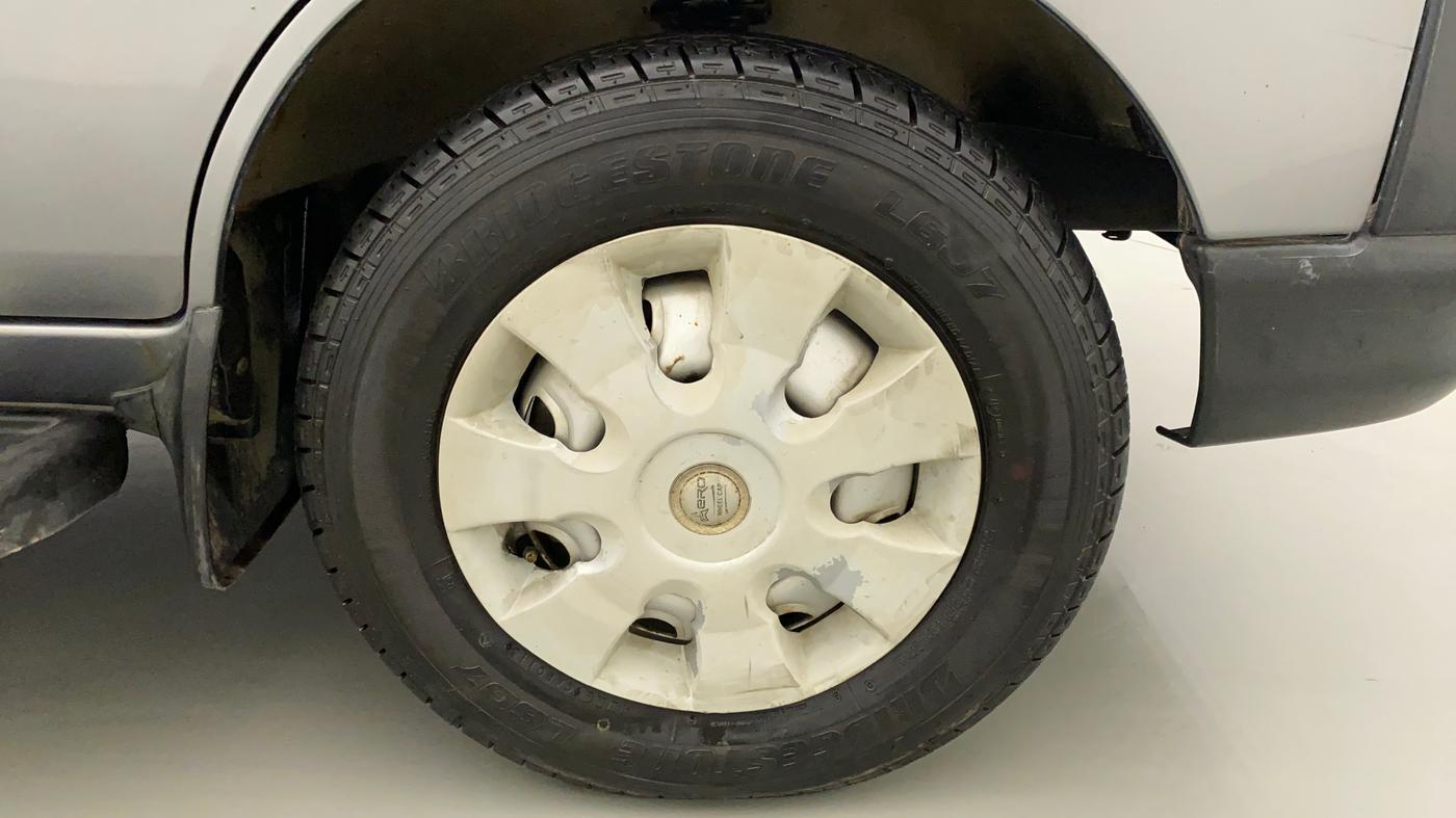 2015 Maruti Eeco 7 STR, Petrol, Manual, 14,204 km, Right Front Wheel