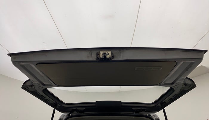 2015 Maruti Eeco 7 STR, Petrol, Manual, 14,204 km, Boot Door Open