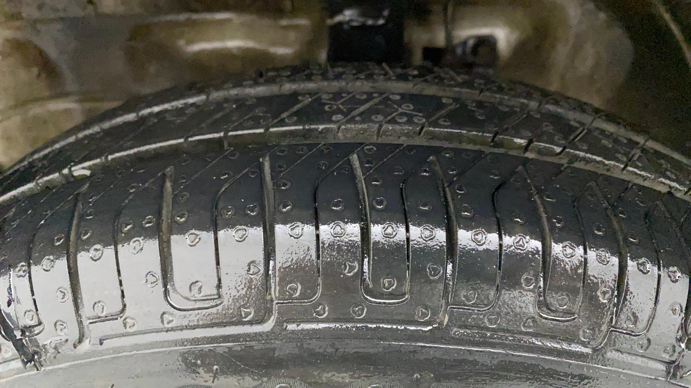 2013 Maruti Wagon R 1.0 LXI, Petrol, Manual, 98,385 km, Left Front Tyre Tread