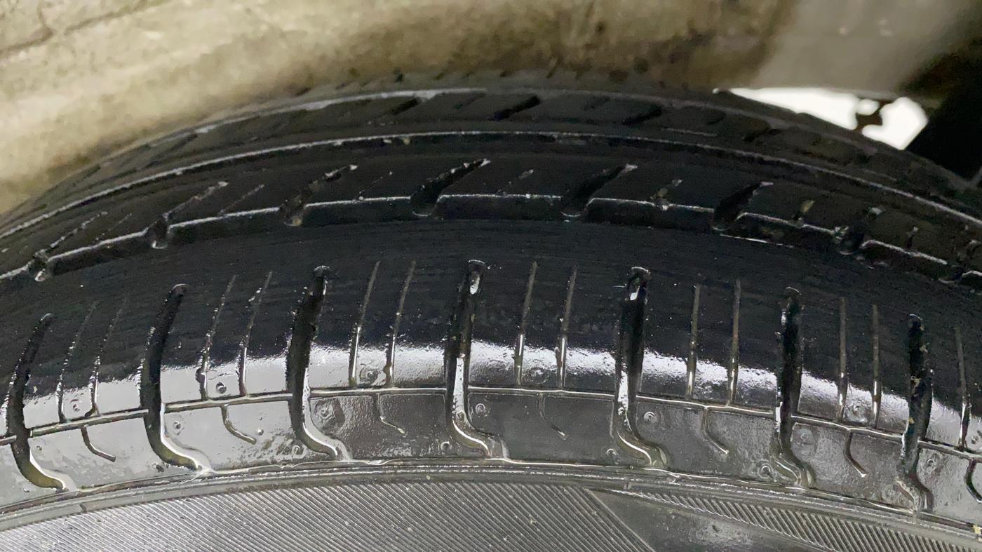 2013 Maruti Wagon R 1.0 LXI, Petrol, Manual, 98,385 km, Left Rear Tyre Tread