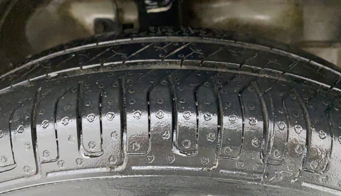 2013 Maruti Wagon R 1.0 LXI, Petrol, Manual, 98,385 km, Right Front Tyre Tread
