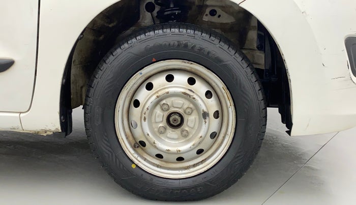 2013 Maruti Wagon R 1.0 LXI, Petrol, Manual, 98,385 km, Right Front Wheel