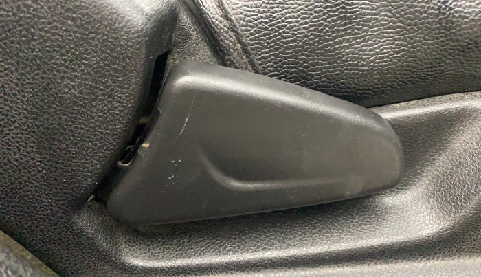 2018 Renault Kwid RXT 1.0, Petrol, Manual, 64,559 km, Driver Side Adjustment Panel