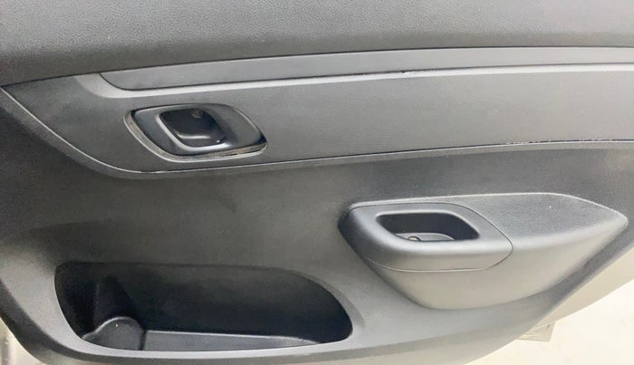 2018 Renault Kwid RXT 1.0, Petrol, Manual, 64,559 km, Driver Side Door Panels Control