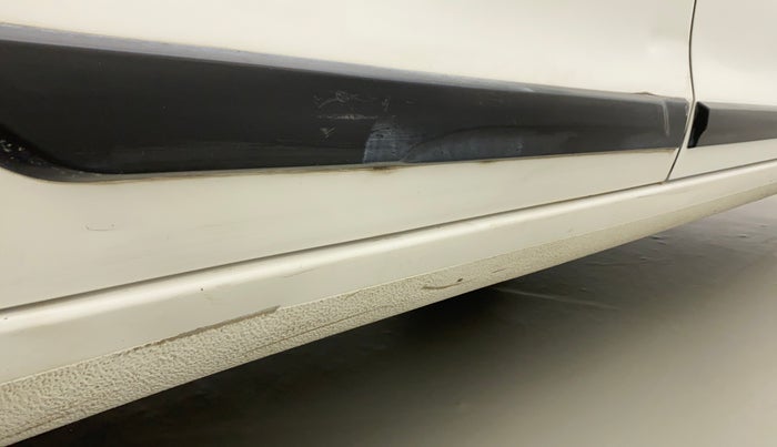 2013 Maruti Ertiga VXI CNG, CNG, Manual, 97,093 km, Right running board - Slightly dented
