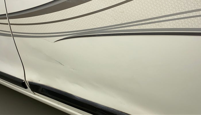 2013 Maruti Ertiga VXI CNG, CNG, Manual, 97,093 km, Rear left door - Minor scratches