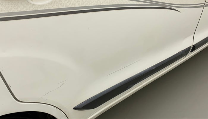 2013 Maruti Ertiga VXI CNG, CNG, Manual, 97,093 km, Right rear door - Minor scratches