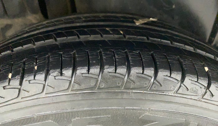 2013 Maruti Ertiga VXI CNG, CNG, Manual, 97,093 km, Right Rear Tyre Tread