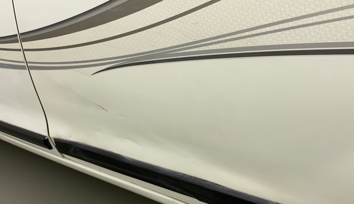 2013 Maruti Ertiga VXI CNG, CNG, Manual, 97,093 km, Rear left door - Slightly dented