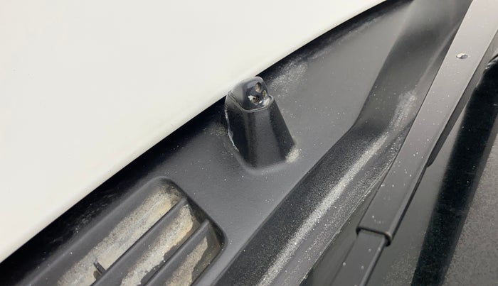 2013 Maruti Ertiga VXI CNG, CNG, Manual, 97,093 km, Front windshield - Noise From Wiper System