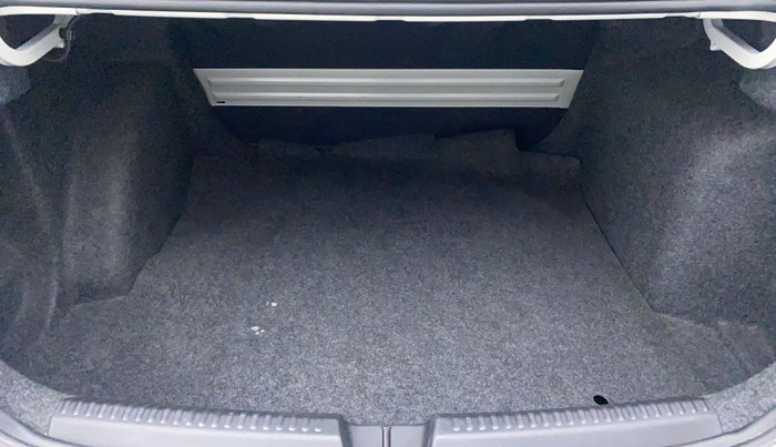2016 Volkswagen Vento COMFORTLINE MT PETROL, Petrol, Manual, 64,940 km, Boot Inside