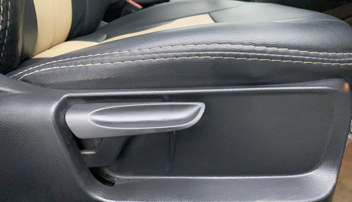 2016 Volkswagen Vento COMFORTLINE MT PETROL, Petrol, Manual, 64,940 km, Driver Side Adjustment Panel