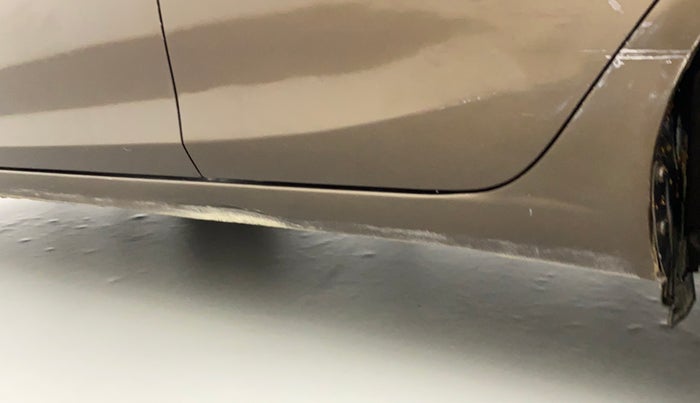 2015 Maruti Ciaz ZXI, Petrol, Manual, 51,093 km, Left running board - Slightly dented