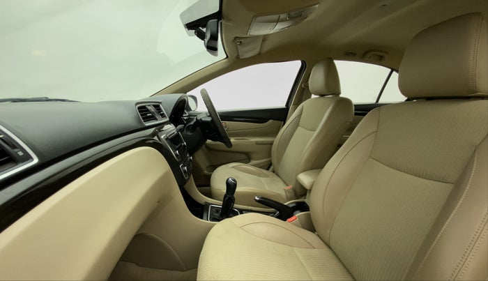 2015 Maruti Ciaz ZXI, Petrol, Manual, 51,093 km, Right Side Front Door Cabin