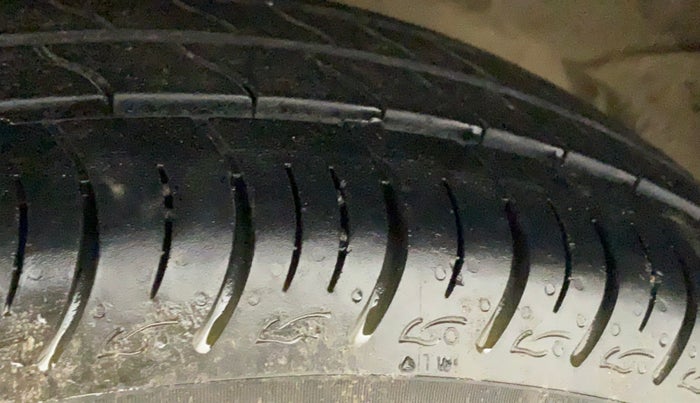 2015 Maruti Ciaz ZXI, Petrol, Manual, 51,093 km, Left Front Tyre Tread