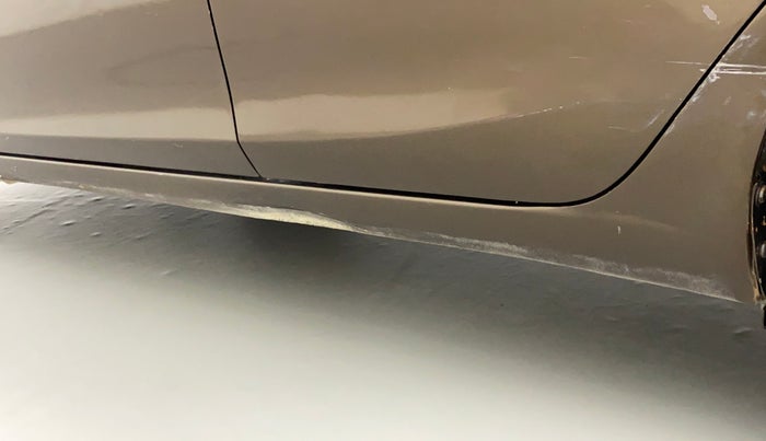 2015 Maruti Ciaz ZXI, Petrol, Manual, 51,093 km, Left running board - Paint is slightly faded