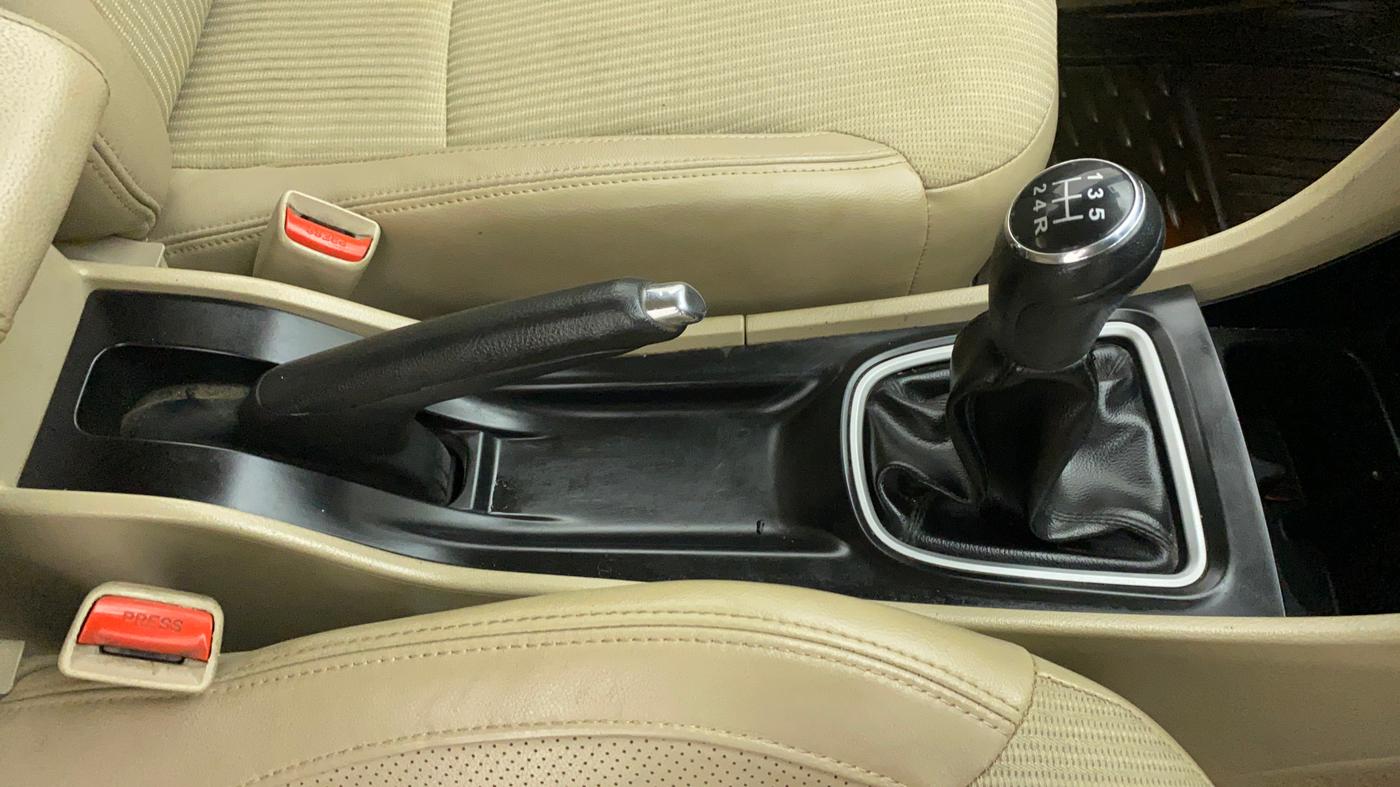 2015 Maruti Ciaz ZXI, Petrol, Manual, 51,093 km, Gear Lever