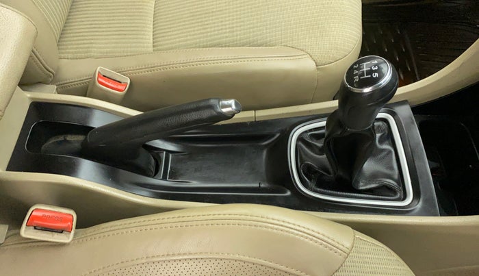 2015 Maruti Ciaz ZXI, Petrol, Manual, 51,093 km, Gear Lever
