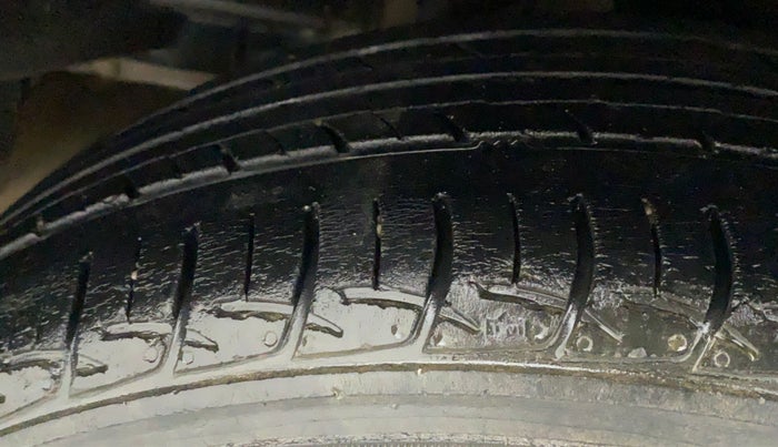 2015 Maruti Ciaz ZXI, Petrol, Manual, 51,093 km, Right Rear Tyre Tread
