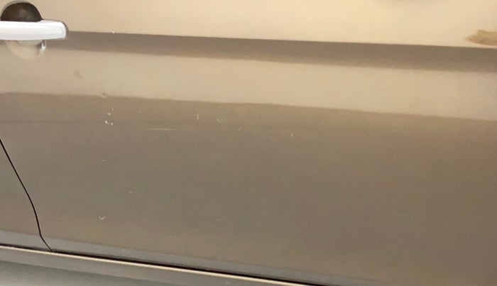 2015 Maruti Ciaz ZXI, Petrol, Manual, 51,093 km, Driver-side door - Minor scratches
