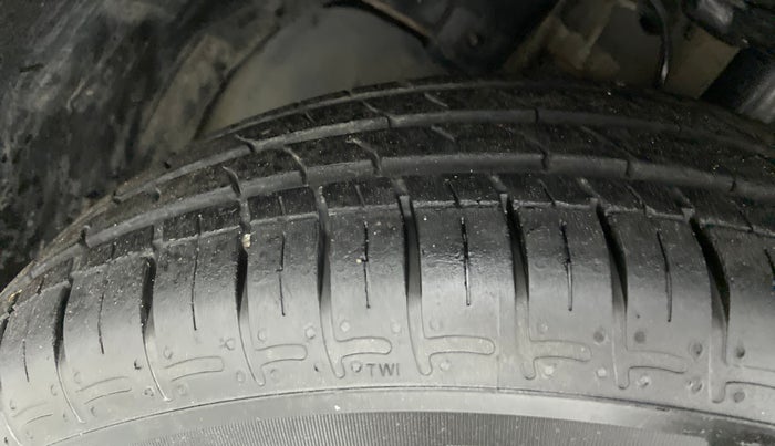 2016 Tata Tiago XZ 1.2 REVOTRON, Petrol, Manual, 33,891 km, Left Front Tyre Tread