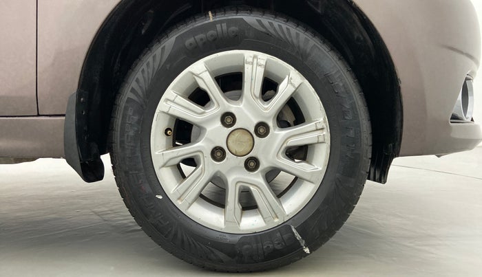 2016 Tata Tiago XZ 1.2 REVOTRON, Petrol, Manual, 33,891 km, Right Front Wheel