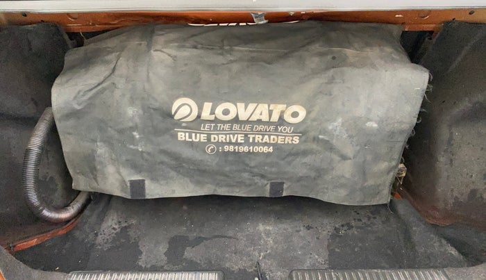 2017 Maruti Dzire ZXI PLUS AMT, CNG, Automatic, 1,06,513 km, Boot Inside