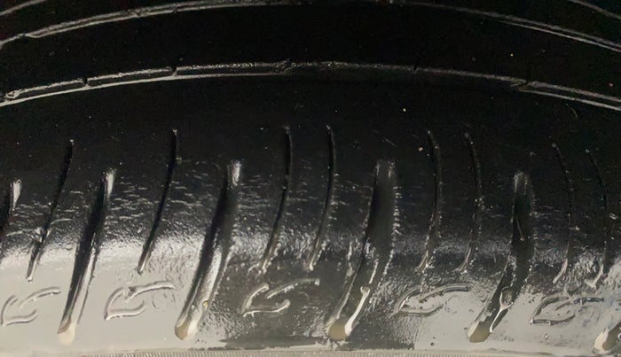 2020 Hyundai VENUE SX PLUS 1.0 TURBO DCT, Petrol, Automatic, 1,07,678 km, Right Front Tyre Tread