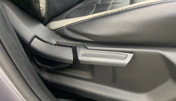 2020 Hyundai VENUE SX PLUS 1.0 TURBO DCT, Petrol, Automatic, 1,07,678 km, Driver Side Adjustment Panel